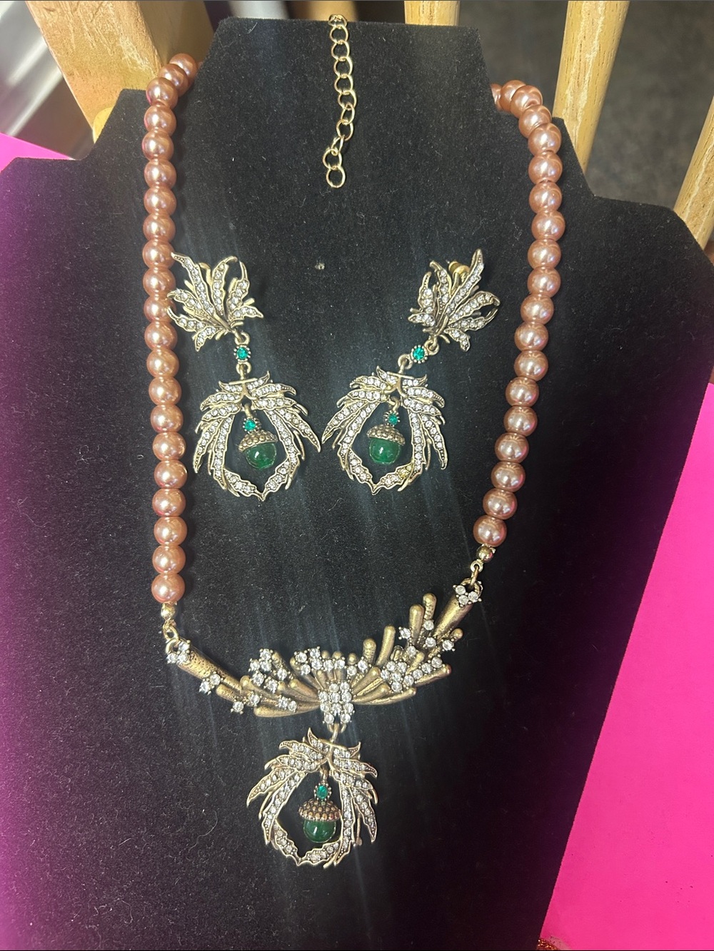Elegant vintage Gold-Tone Pearl Necklace and Earring Set with Green Accents